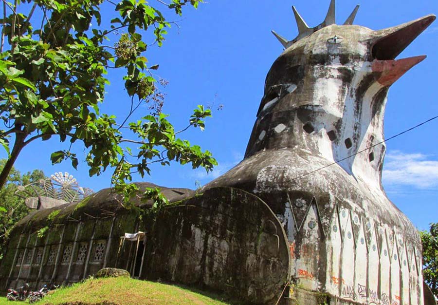 The mysterious chicken-shaped church in the middle of the mountains and forests, but it is so coldly abandoned - 3