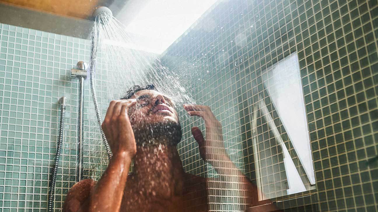 Thay đổi thói quen nhỏ này trong khi tắm giúp quý ông tăng cường sức khỏe hiệu quả - 3