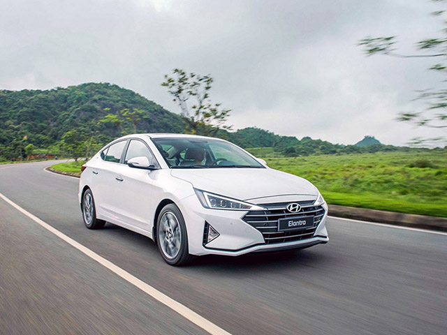 Tin tức ô tô - Giá xe Hyundai Elantra lăn bánh tháng 3/2022, giảm 50% lệ phí trước bạ