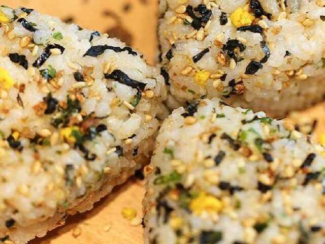 Ẩm thực - Mẹ bận rộn thử làm ngay món cơm nắm siêu dễ này, con trẻ thích mê