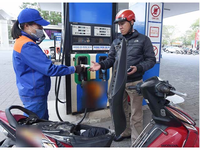 Thế giới xe - Giá xăng đắt: Có nên bán xe máy xăng để mua xe máy điện?