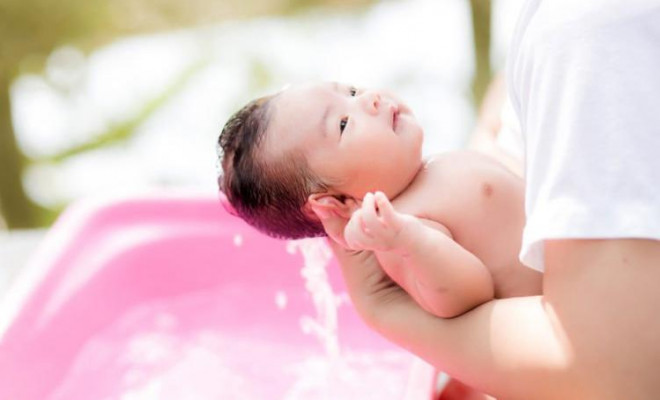 4-month-old F0 baby has trouble after 1 week of abstaining from bathing, experts point out mistakes from parents - 4