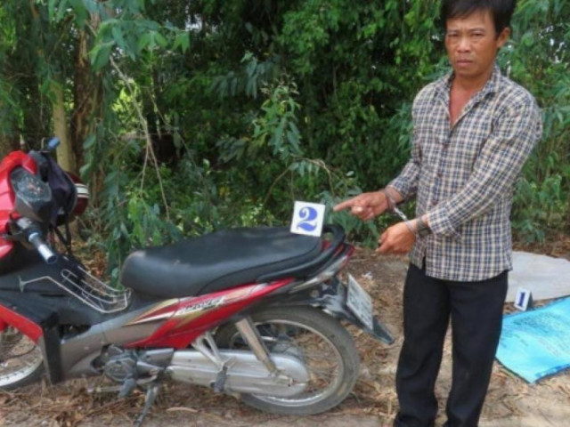 Pháp luật - Gã đàn ông giở trò đồi bại với con gái của bạn giữa đồng vắng