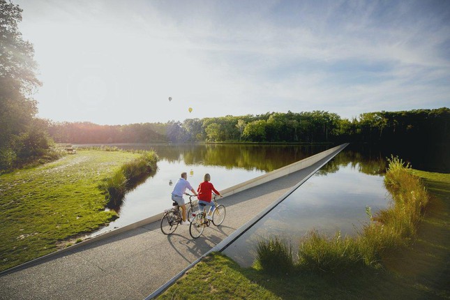 Cycling Through Water: Cycling "chill"  with a view of clouds and water on the most beautiful road in Belgium - 2