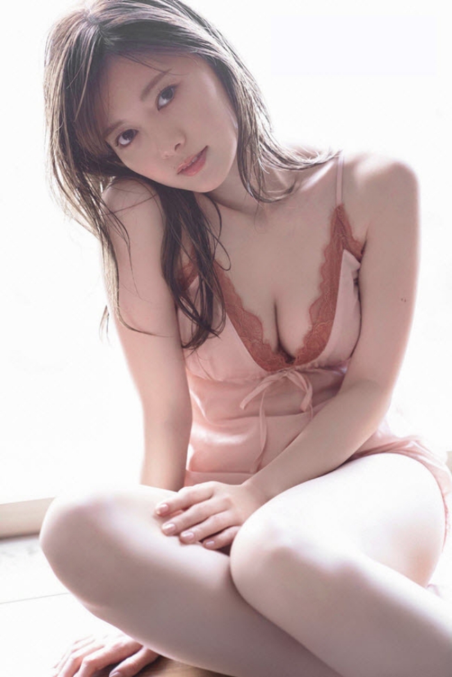 Hiện tại, Mai Shiraishi không còn theo đuổi hình ảnh quyến rũ mà chuyển sang phong cách kín đáo hơn.
