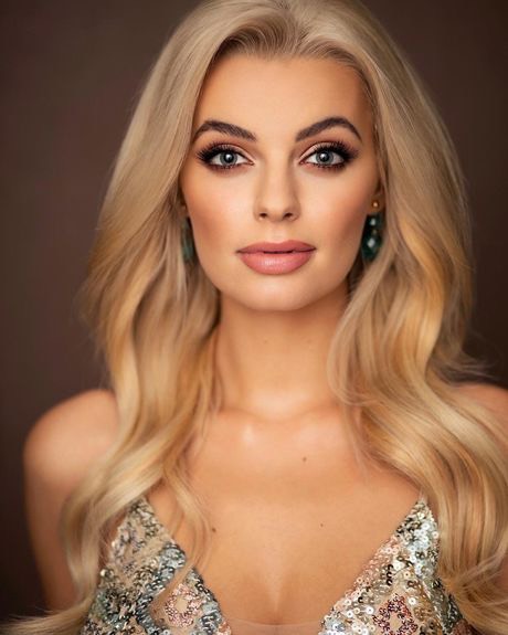 Karolina Bielawska sinh năm 1999, là&nbsp;Hoa hậu&nbsp;Ba Lan 2019
