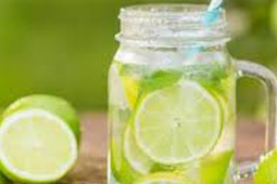Sức khỏe đời sống - Những người dù ho, đau rát họng đến mấy cũng không được uống nước chanh