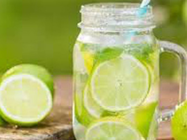 Sức khỏe đời sống - Những người dù ho, đau rát họng đến mấy cũng không được uống nước chanh