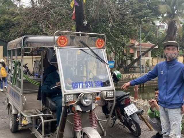 Kinh doanh - Xăng dầu tăng giá, tài xế xe ba gác ‘đau đầu’ vì ‘miếng cơm manh áo’