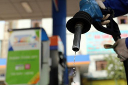 Thị trường - Tiêu dùng - Giá xăng dầu hôm nay 19/3: Vọt tăng mạnh trước nguy cơ thiếu hụt dầu nghiêm trọng