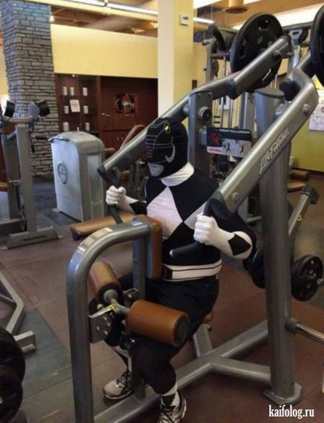 Siêu nhân thì cũng phải tập luyện mới có sức khỏe chứ.