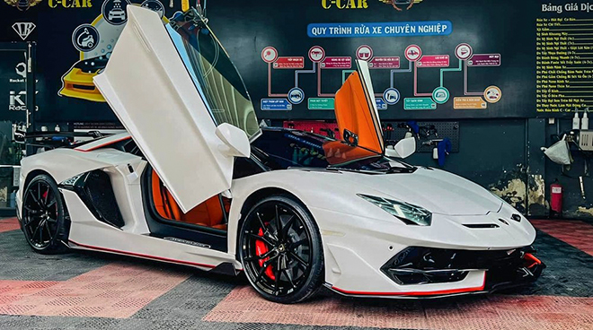 Siêu xe Lamborghini Aventador mui trần nâng cấp bodykit hầm hố tại Việt Nam