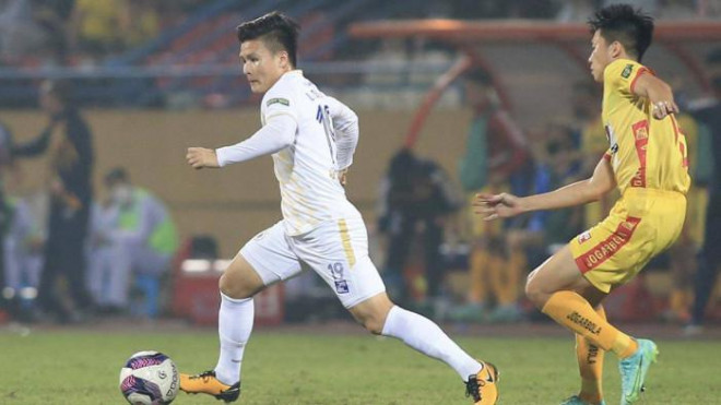 "Shocked"  with the number of foreign teams pursuing Quang Hai - 1