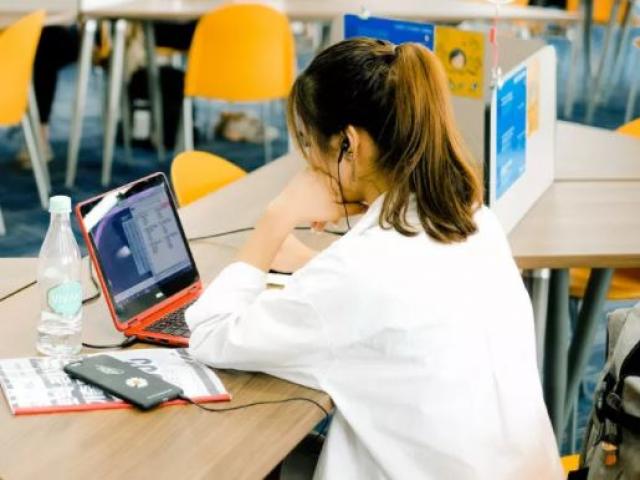 Giáo dục - du học - Học hành sa sút do lệ thuộc thiết bị điện tử