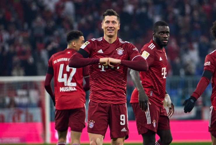 Bayern Munich - Union Berlin football video: Lewandowski hits a record, a banquet of 4 goals (Round 27 Bundesliga) - 1