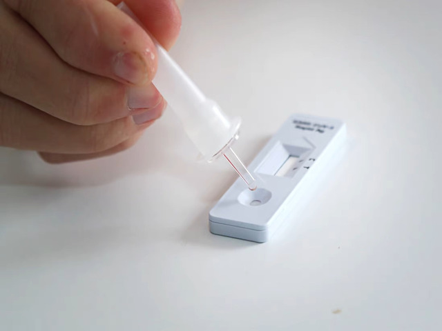 Kinh doanh - Công ty sản xuất kit test Covid-19 Trung Quốc “ăn đậm” khi nước này bùng phát dịch