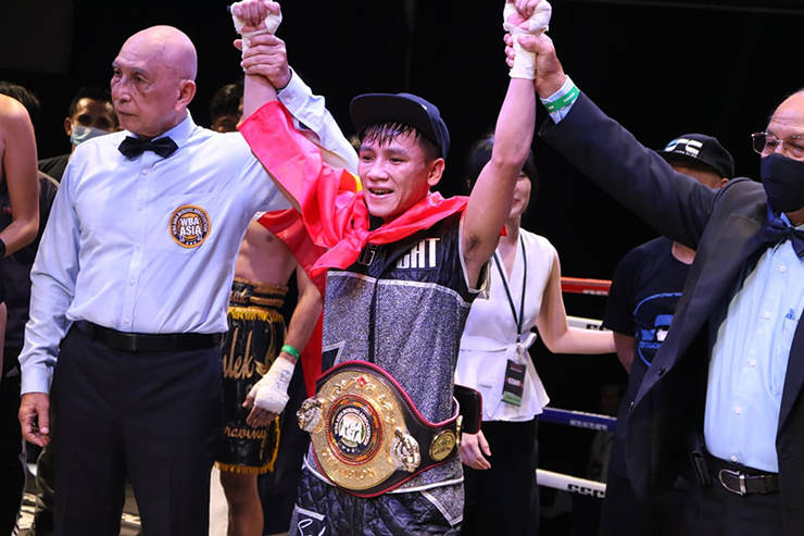 Resounding Le Huu Toan beat Thai boxer, won the Asian professional boxing belt - 1