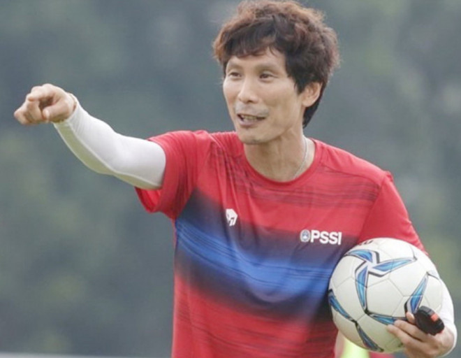 HLV Gong Oh-kyun, người sẽ kế nhiệm thầy Park và bây giờ bắt đầu làm quen với bóng đá Việt Nam. Ảnh: GETTY IMAGES