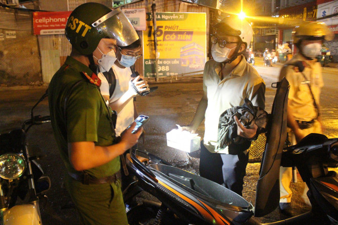 Tài xế N. bị xử phạt.