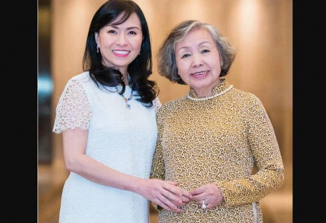 Bà Hồng Vân cùng mẹ- nữ doanh nhân Nguyễn Thị Sơn.