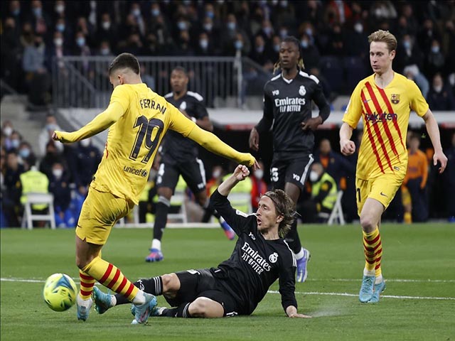 Nóng bảng xếp hạng La Liga: Barcelona thắng sốc Real Madrid có kịp đua vô địch?