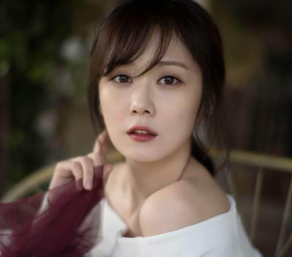 The 10-minute daily routine makes Jang Nara always young and beautiful, her skin plump - 1