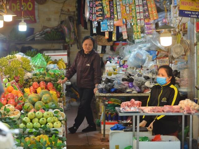 Thị trường - Tiêu dùng - Người dân “méo mặt” vì giá thực phẩm thiết yếu tăng vù vù