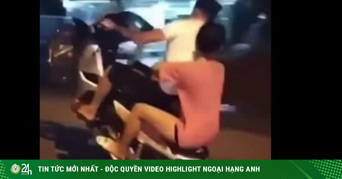 A young girl clings to and stands on a motorbike to help “monster drivers” pick up their heads and hit a hammock causing outrage-Media
