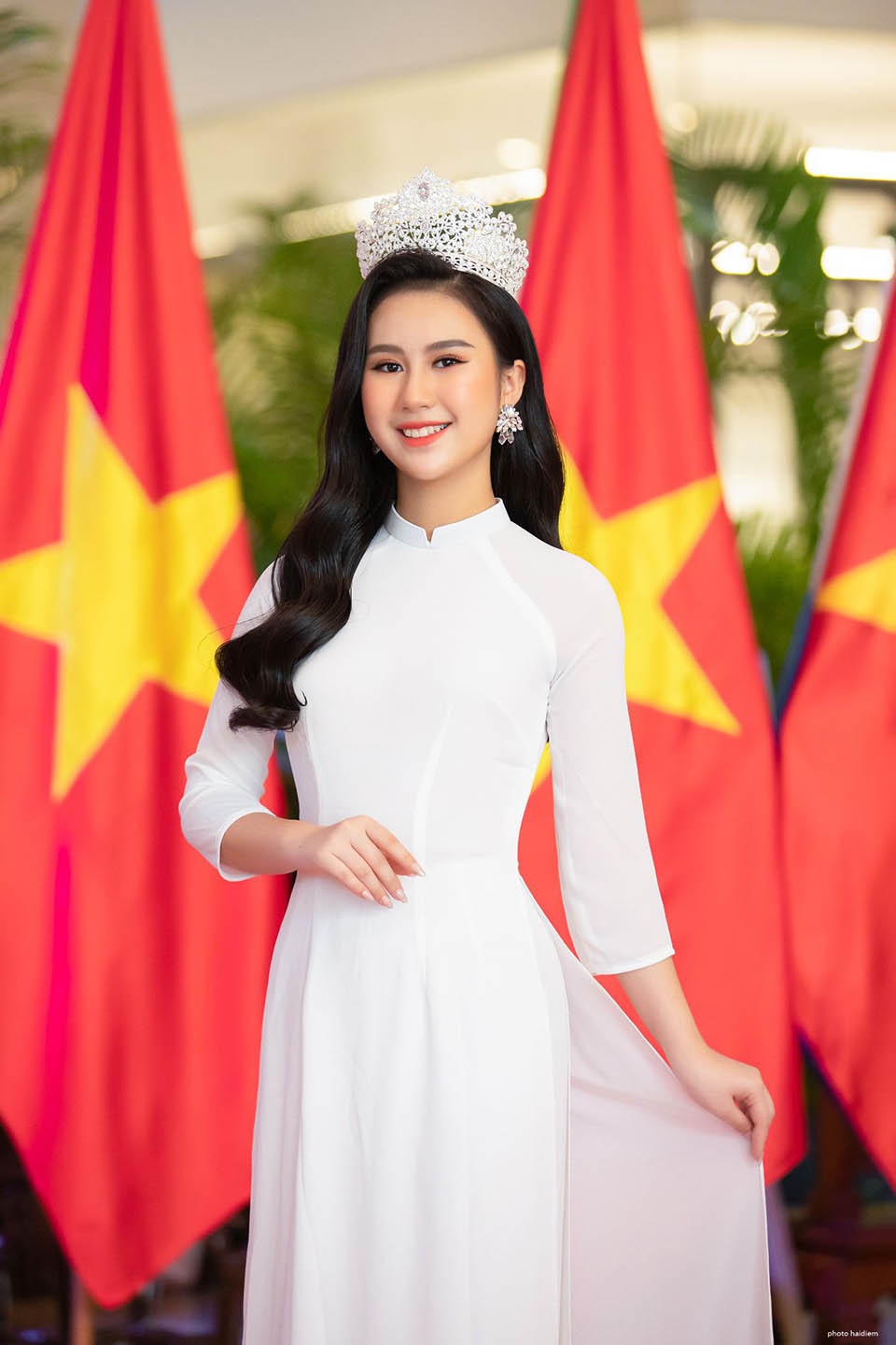 A 14-year-old female student represents Vietnam to attend 