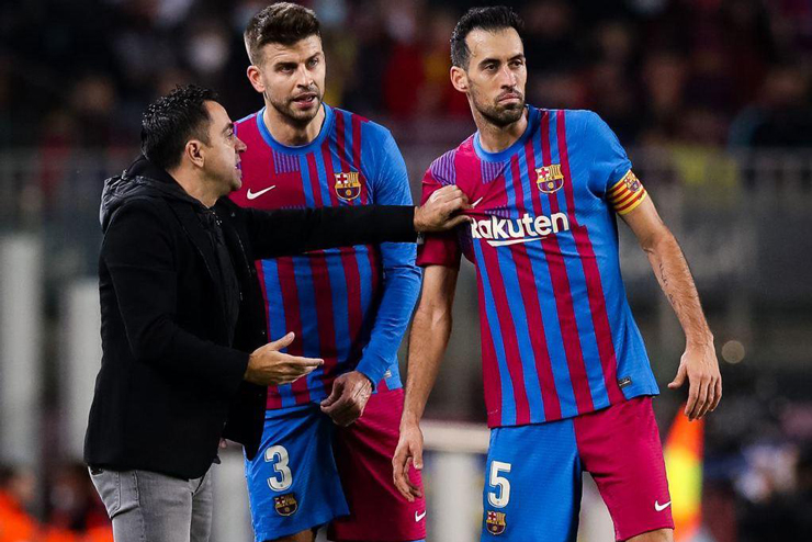 Trước là đồng đội, nay là học trò, Busquets và Pique đang cùng Xavi gây dựng lại Barcelona thời hậu Messi