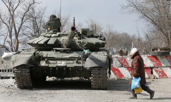 Xe tăng Nga hiện diện ở Mariupol vào tuần trước.