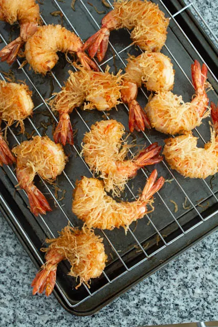 Tips for making crispy fried shrimp wrapped in vermicelli as beautiful as a restaurant, 