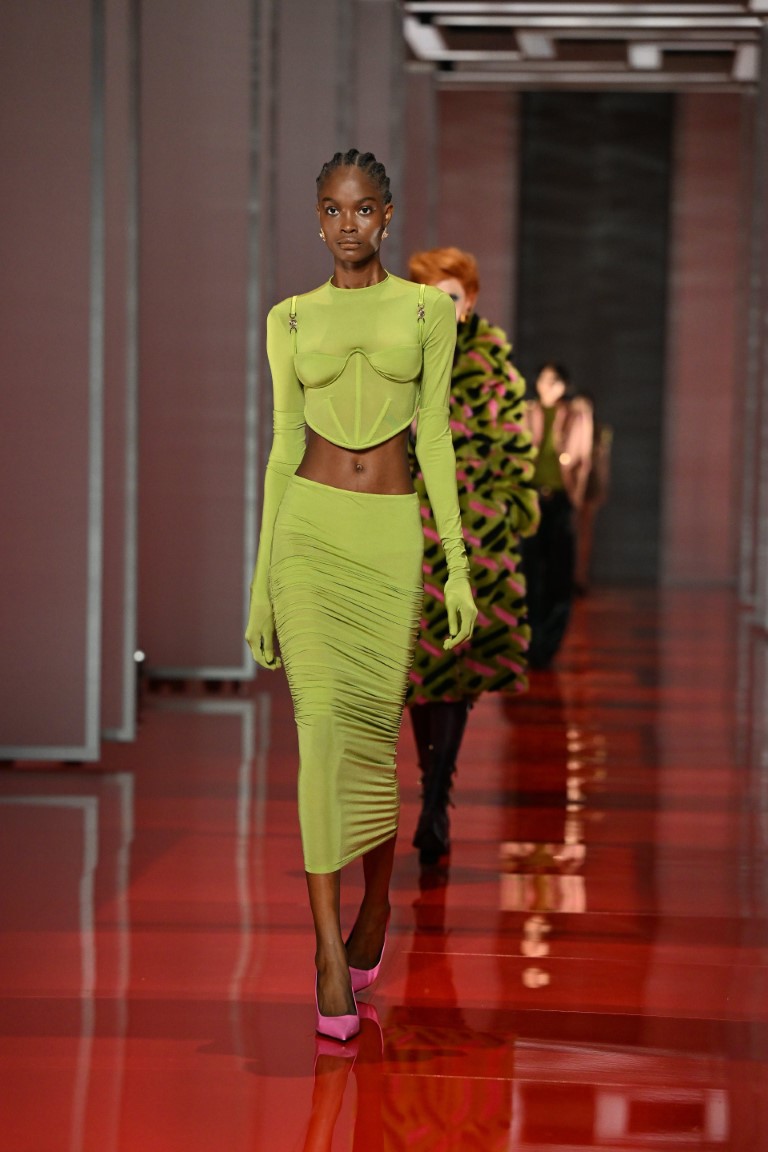 The most beautiful green designs on the runway Fall Winter 2022 - 1