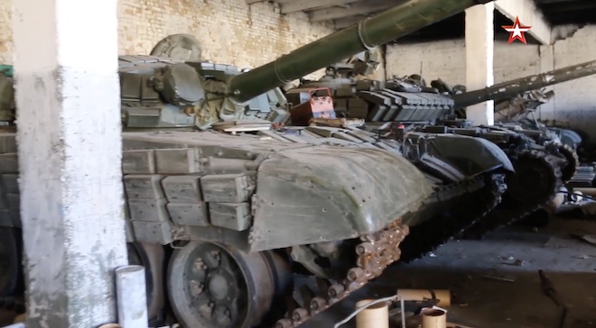 Quân đội Nga thu giữ nhiều xe tăng do lực lượng Ukraine bỏ lại ở ngoại ô Kiev.