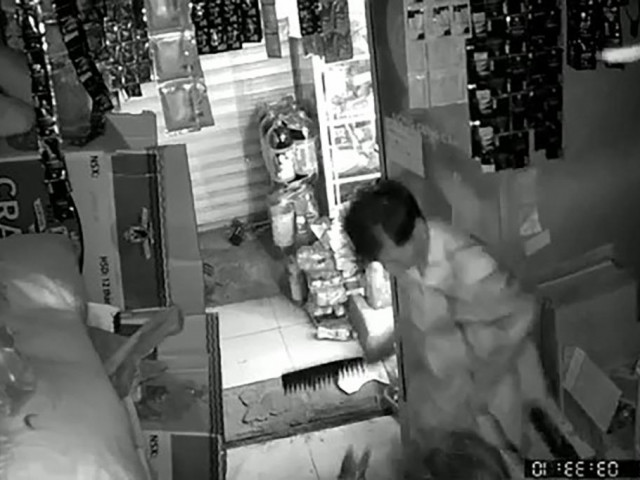 Pháp luật - Người đàn ông dùng dao tấn công "vợ hờ" rồi treo cổ tự sát