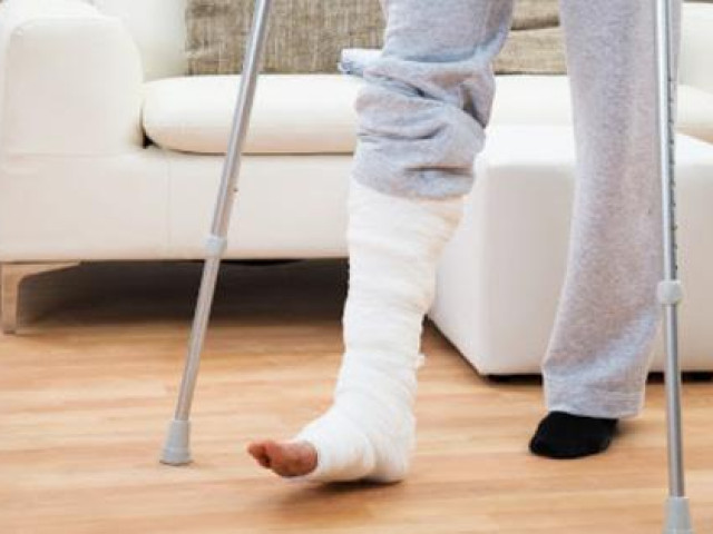 Pháp luật - Nam thanh niên bị đánh ghen gãy chân khi đứng nói chuyện với vợ người khác