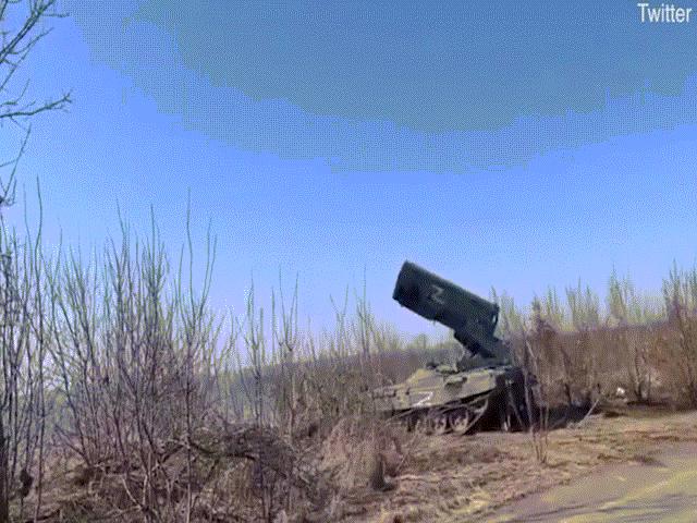 Video: Pháo nhiệt áp TOS-1A của Nga trút lửa ở Ukraine