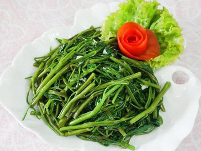 The dangerous taboos when eating water spinach need to be removed immediately lest "poison"  body - 3
