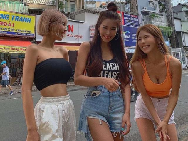 Thời trang - Gái xinh Hàn Quốc nổi bật giữa đường phố Việt Nam khi mặc tránh "luật ngầm" ở quê nhà