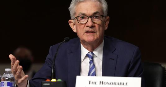 Chủ tịch Cục Dự trữ Liên bang Mỹ (FED) Jerome Powell trong phiên điều trần trước Thượng viện tại Đồi Capitol,&nbsp;Washington.DC, vào ngày 30/11/2021. Ảnh: CNBC.