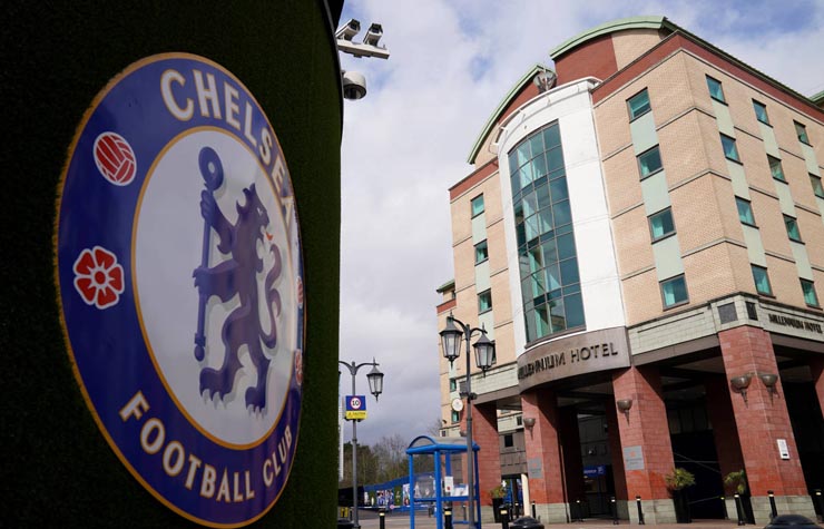 Vụ mua lại Chelsea đang diễn ra tấp nập