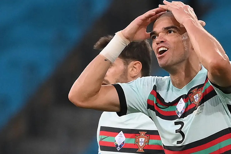 Pepe là ngôi sao BĐN mới nhất vắng mặt ở trận play-off tranh vé World Cup gặp Thổ Nhĩ Kỳ