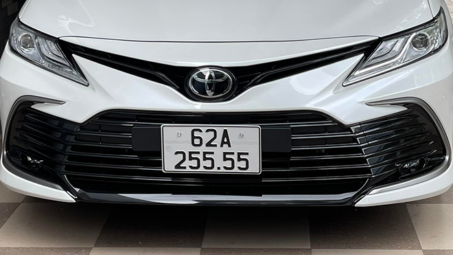 Toyota Camry clicked the 5th quarter license plate and was asked to buy it back for VND 3.5 billion - 4