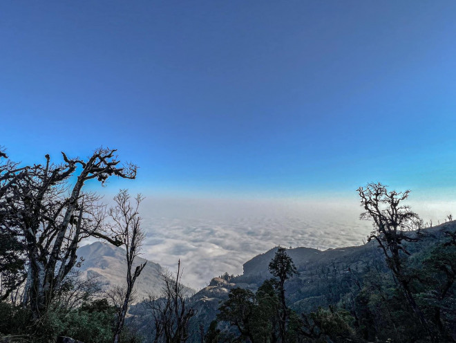 Holding 3 million while climbing Lao Than mountain and hunting clouds as beautiful as a fairy scene - 13