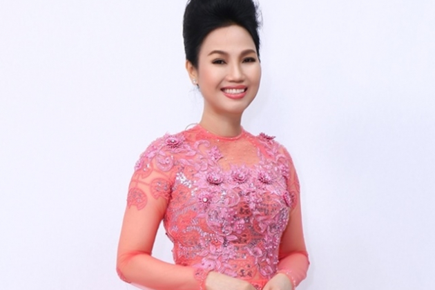 Sao "Mưa bụi" bị đồn lấy chồng giàu nghỉ hát, thẩm mỹ quá đà đến mức tai biến