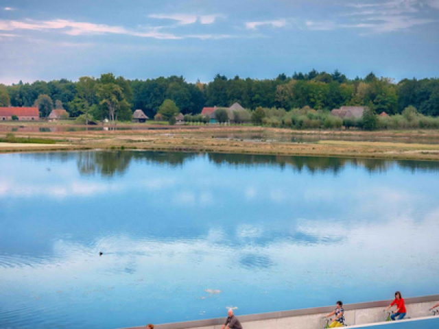 Du lịch - Cycling Through Water: Đạp xe "chill" với view mây nước trên cung đường đẹp nhất tại Bỉ