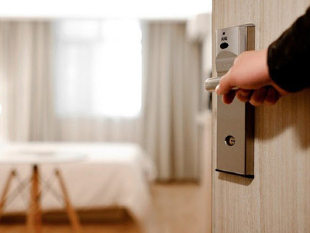 Bạn trẻ - Cuộc sống - Cả năm vợ không chịu ngủ cùng, bất giác thấy tiếng nấc ở phòng bên khiến tôi chết lặng