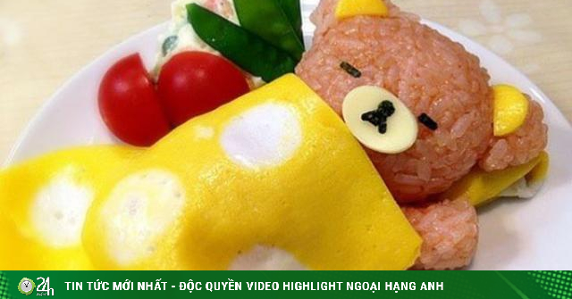 The Japanese tell you to make a super cute bear-shaped egg fried rice dish, extremely simple