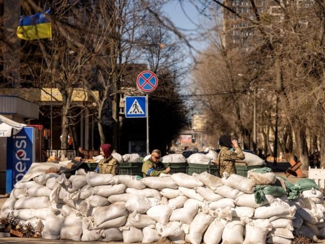 Thế giới - Tổng thống Ukraine nói thỏa hiệp phải trưng cầu ý dân, Nga nói "không nên"