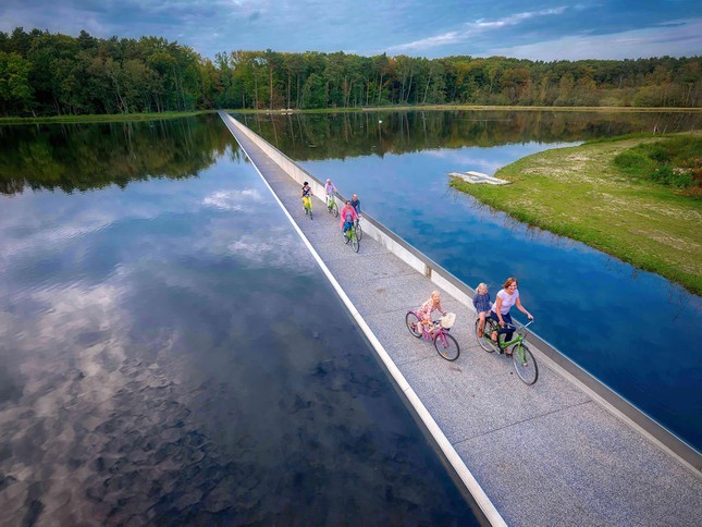 Cycling Through Water: Cycling "chill"  with a view of clouds and water on the most beautiful road in Belgium - 5